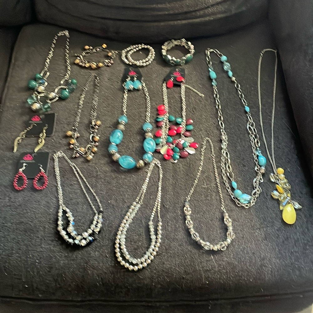Paparazzi Bundled Jewelry 14 pieces. Necklaces, Earrings And Bracelets.